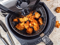 Панирани пилешки хапки с корнфлейкс без мазнина в еър фрайър / фритюрник с горещ въздух - снимка на рецептата